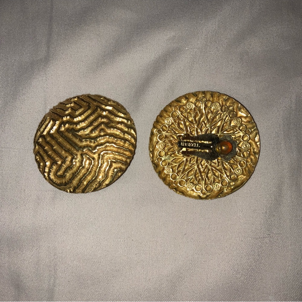 MIRIAM HASKELL woman’s gold tone clip on earrings.  1 1/2in.